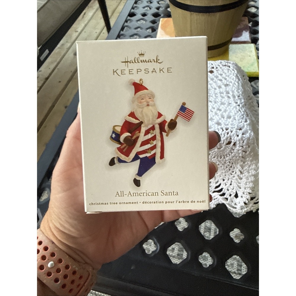 2011‎ Hallmark All American Santa Keepsake Ornament QXG4167 IOB
